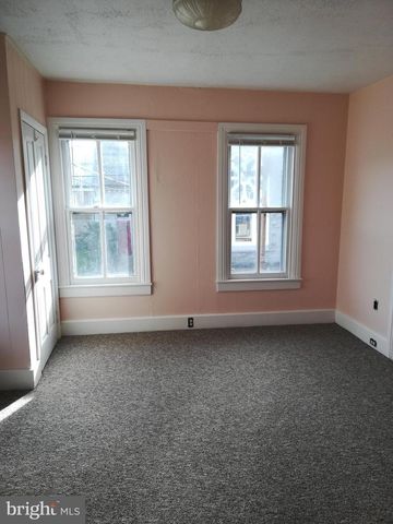 8 WATER ST, Glen Rock, PA 17327