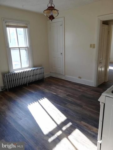 8 WATER ST, Glen Rock, PA 17327