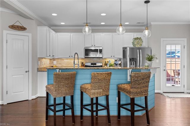 2049 Channing LN, Virginia Beach, VA 23456