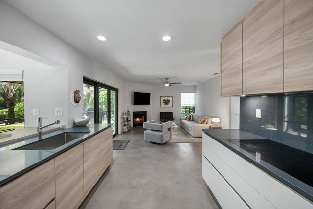 2042 Amesbury Circle, Wellington, FL 33414