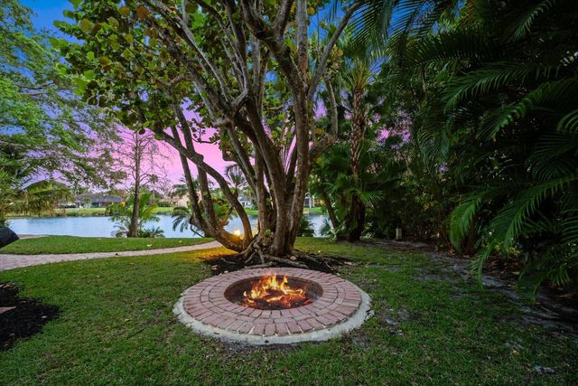 2042 Amesbury Circle, Wellington, FL 33414