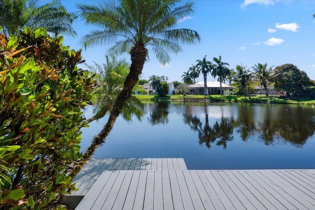 2042 Amesbury Circle, Wellington, FL 33414