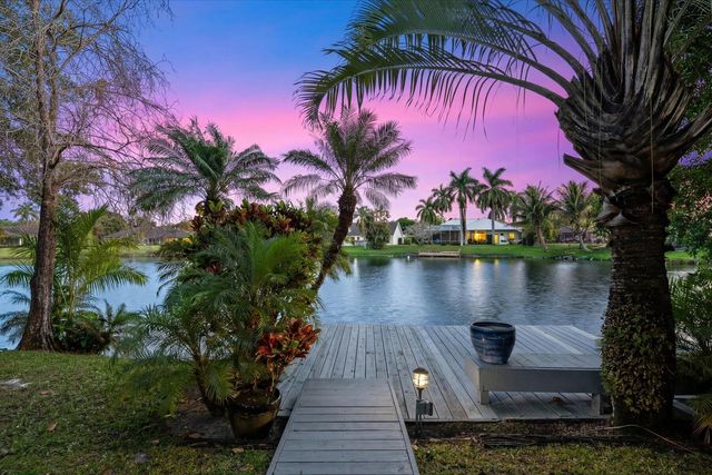 2042 Amesbury Circle, Wellington, FL 33414