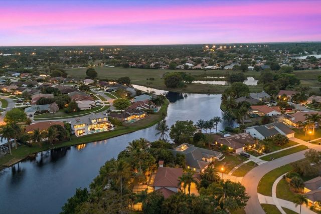 2042 Amesbury Circle, Wellington, FL 33414