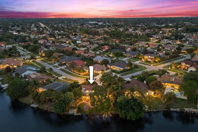 2042 Amesbury Circle, Wellington, FL 33414