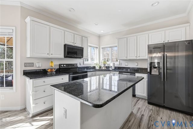 12107 Sunset Point Ct, Midlothian, VA 23112