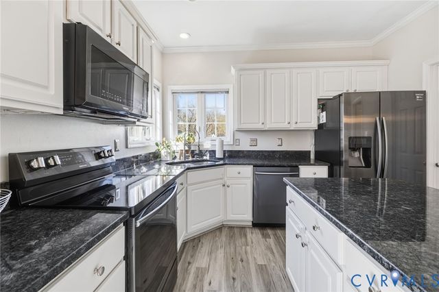 12107 Sunset Point Ct, Midlothian, VA 23112