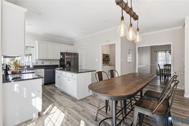 12107 Sunset Point Ct, Midlothian, VA 23112