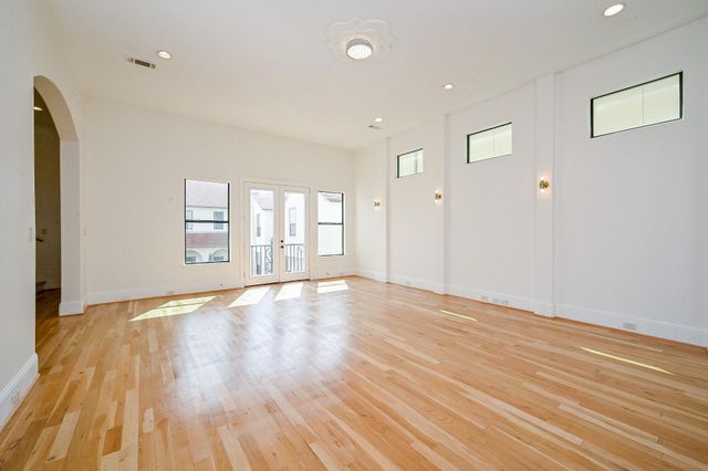 1825 W 24th Street, Houston, TX 77008