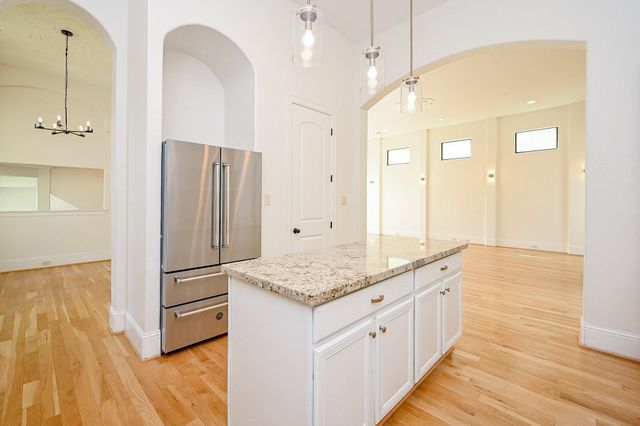 1825 W 24th Street, Houston, TX 77008