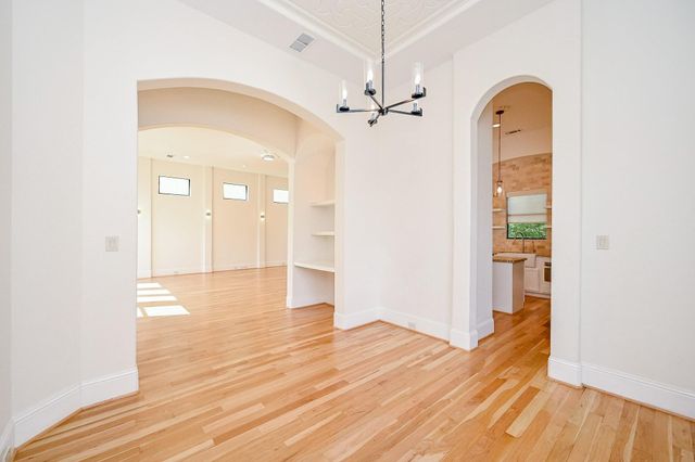 1825 W 24th Street, Houston, TX 77008