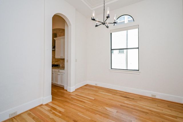 1825 W 24th Street, Houston, TX 77008