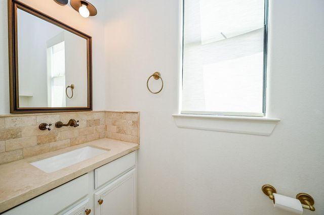 1825 W 24th Street, Houston, TX 77008