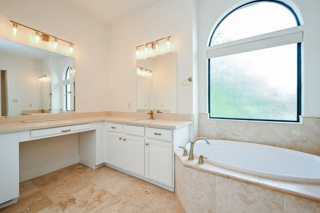 1825 W 24th Street, Houston, TX 77008