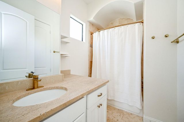 1825 W 24th Street, Houston, TX 77008
