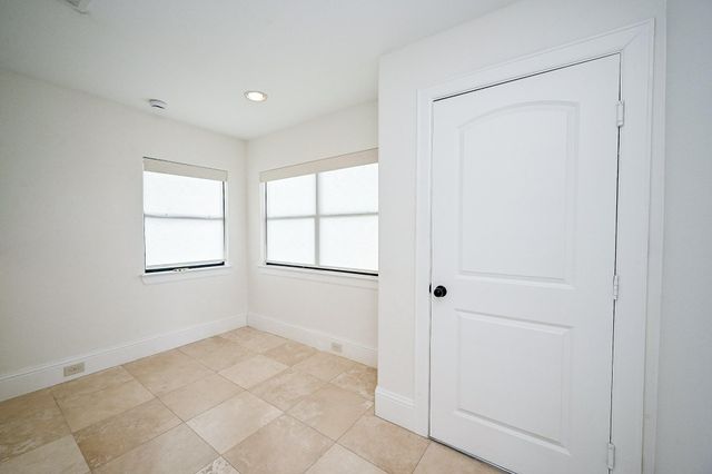 1825 W 24th Street, Houston, TX 77008