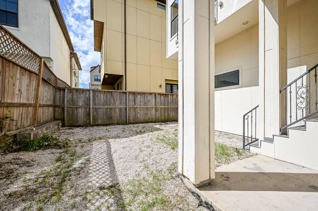 1825 W 24th Street, Houston, TX 77008