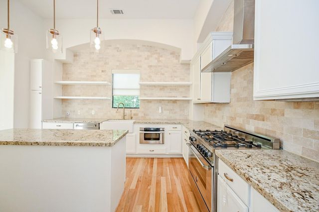 1825 W 24th Street, Houston, TX 77008