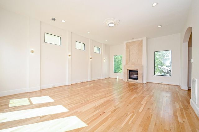 1825 W 24th Street, Houston, TX 77008