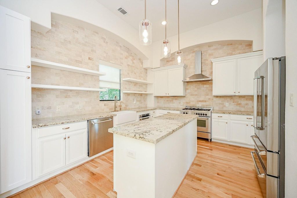 1825 W 24th Street, Houston, TX 77008
