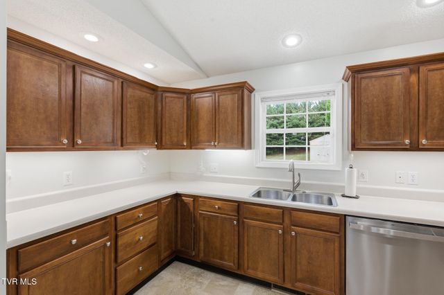 900 North Austin Springs Road, Piney Flats, TN 37686