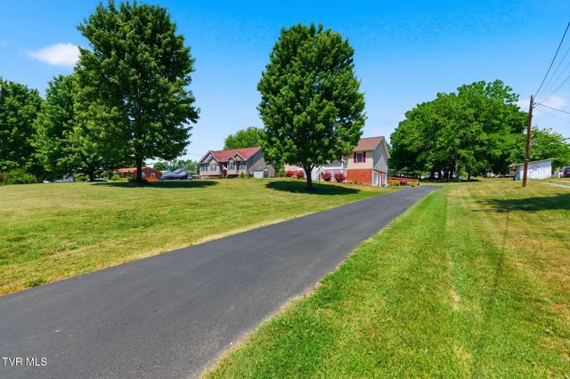 900 North Austin Springs Road, Piney Flats, TN 37686