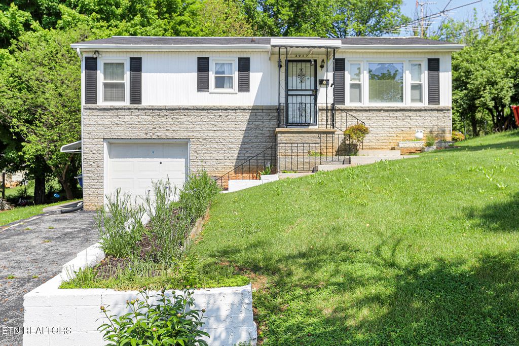 2015 Carolyn Drive, Jefferson City, TN 37760
