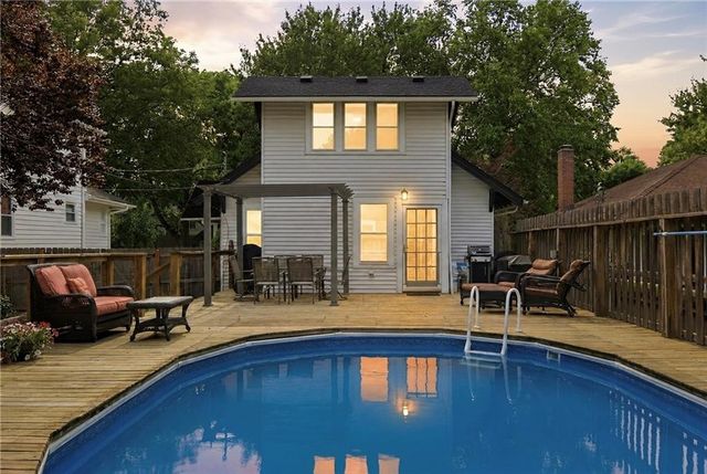 5827 Holmes Street, Kansas City, MO 64110