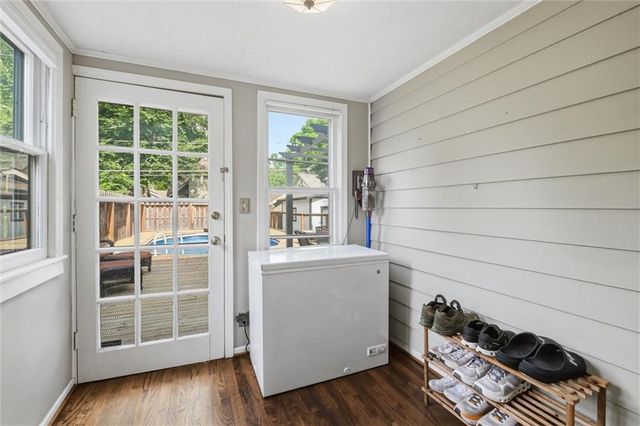 5827 Holmes Street, Kansas City, MO 64110