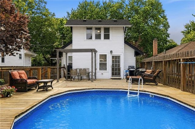 5827 Holmes Street, Kansas City, MO 64110