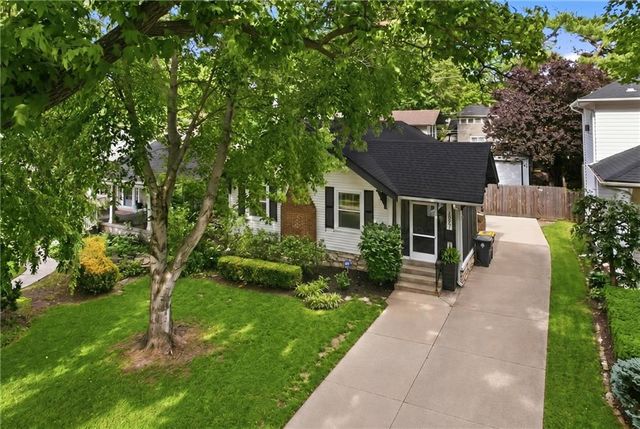5827 Holmes Street, Kansas City, MO 64110