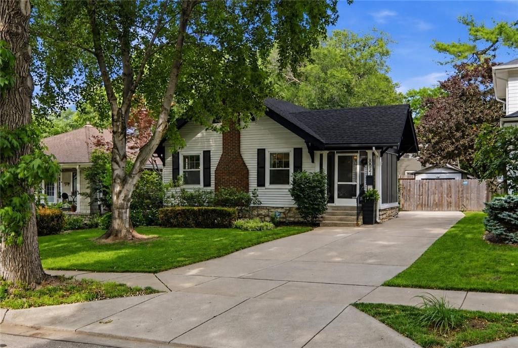 5827 Holmes Street, Kansas City, MO 64110