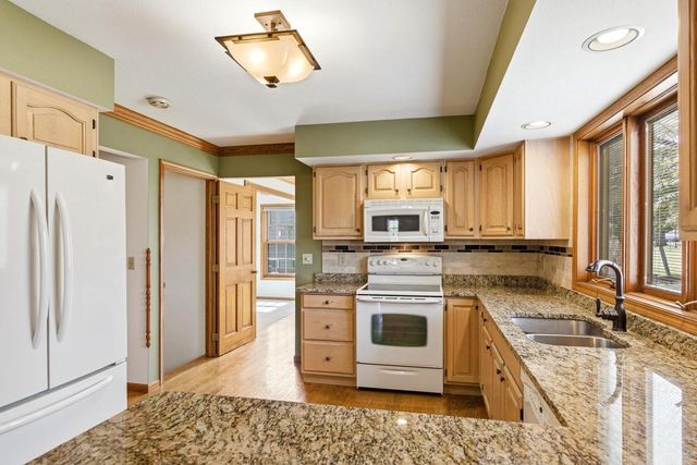 2415 PARKSIDE DRIVE, Oshkosh, WI 54901