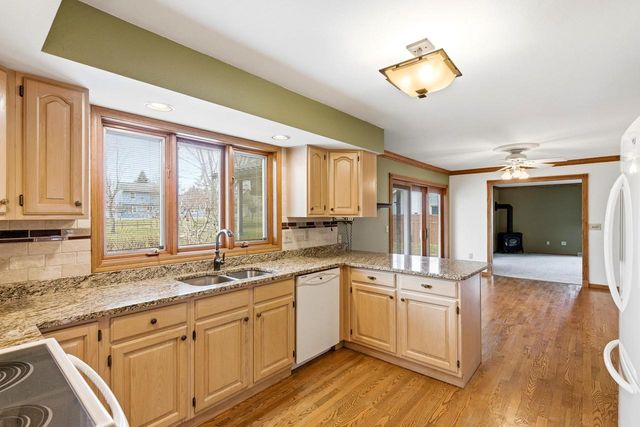 2415 PARKSIDE DRIVE, Oshkosh, WI 54901