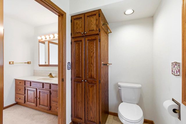 2415 PARKSIDE DRIVE, Oshkosh, WI 54901