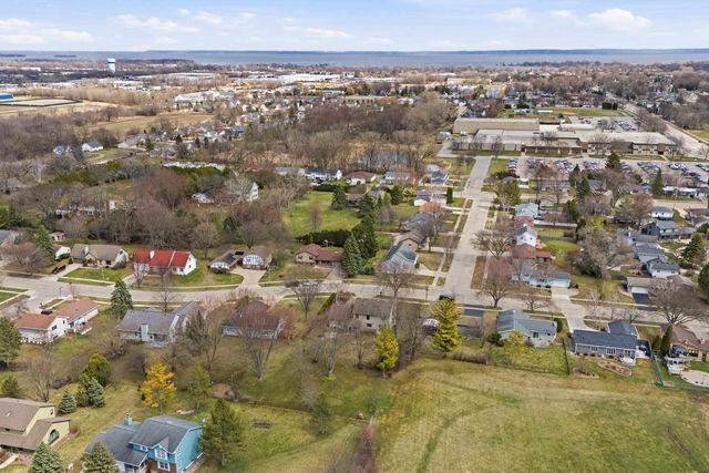 2415 PARKSIDE DRIVE, Oshkosh, WI 54901
