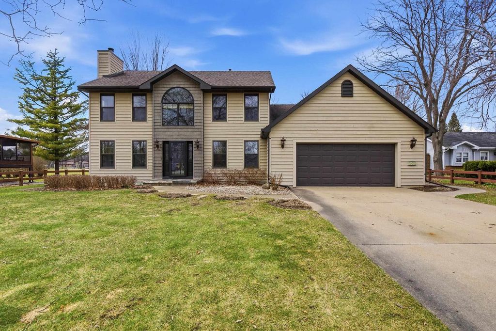 2415 PARKSIDE DRIVE, Oshkosh, WI 54901