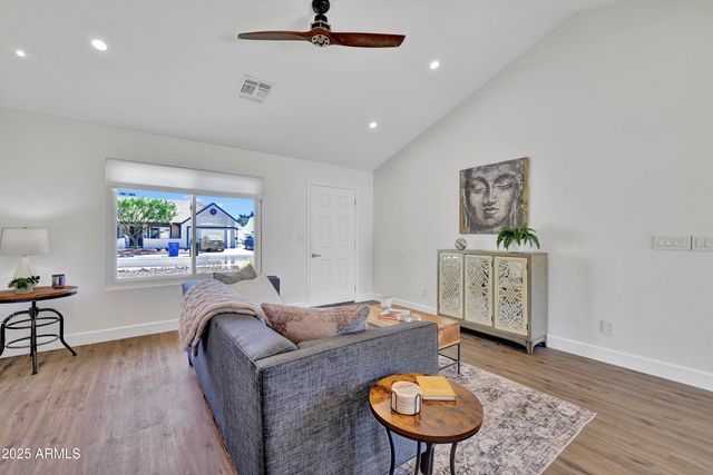 1362 E WICKIEUP Lane, Phoenix, AZ 85024