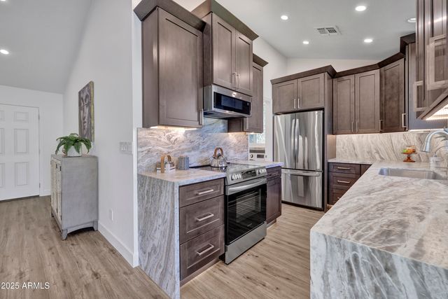 1362 E WICKIEUP Lane, Phoenix, AZ 85024