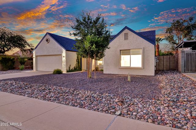 1362 E WICKIEUP Lane, Phoenix, AZ 85024