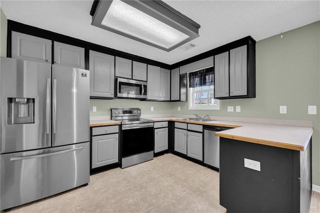 910 Ivy Hills Circle, Mount Airy, GA 30563