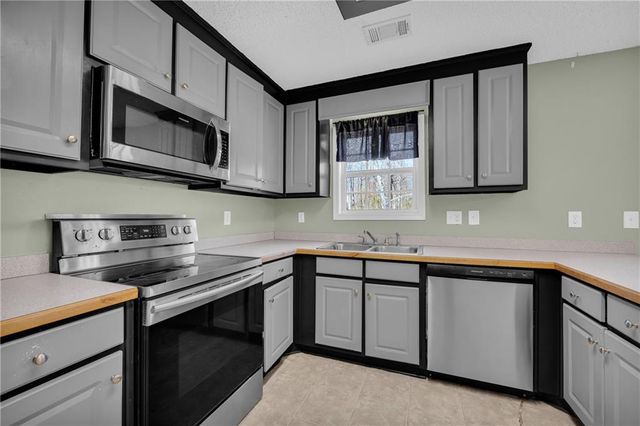 910 Ivy Hills Circle, Mount Airy, GA 30563