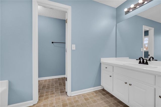 910 Ivy Hills Circle, Mount Airy, GA 30563