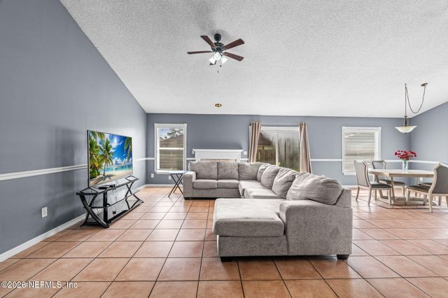 8459 COUNTRY BEND Circle E, Jacksonville, FL 32244