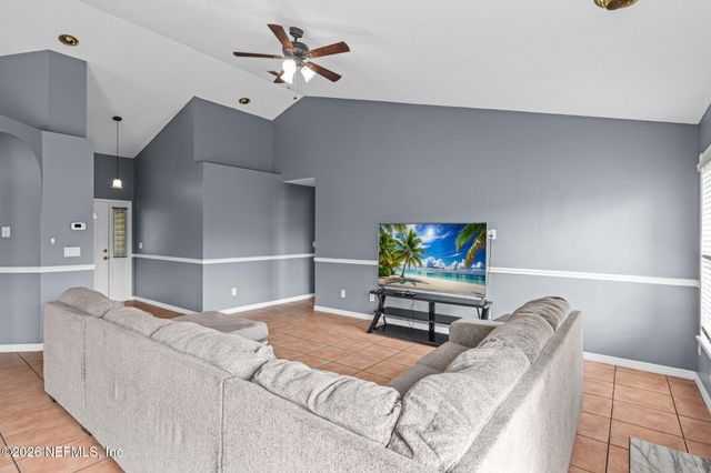 8459 COUNTRY BEND Circle E, Jacksonville, FL 32244