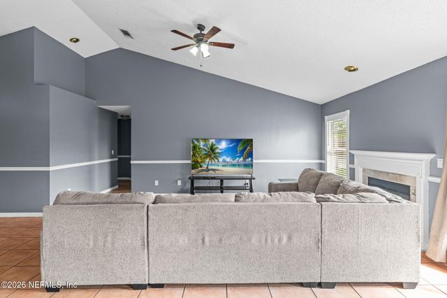 8459 COUNTRY BEND Circle E, Jacksonville, FL 32244