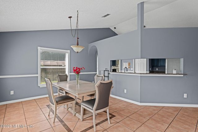8459 COUNTRY BEND Circle E, Jacksonville, FL 32244