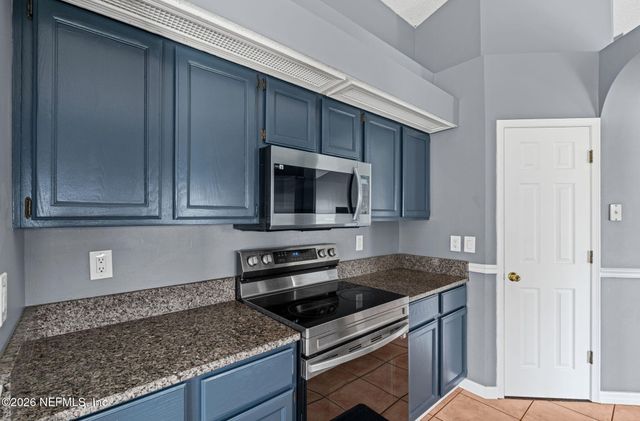 8459 COUNTRY BEND Circle E, Jacksonville, FL 32244