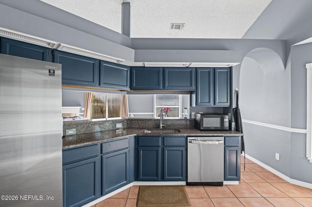 8459 COUNTRY BEND Circle E, Jacksonville, FL 32244