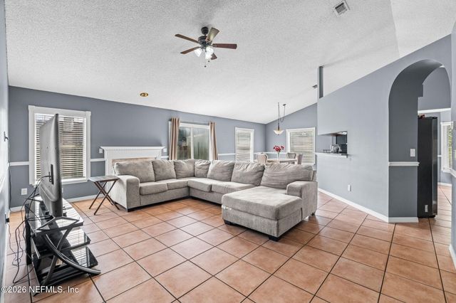8459 COUNTRY BEND Circle E, Jacksonville, FL 32244